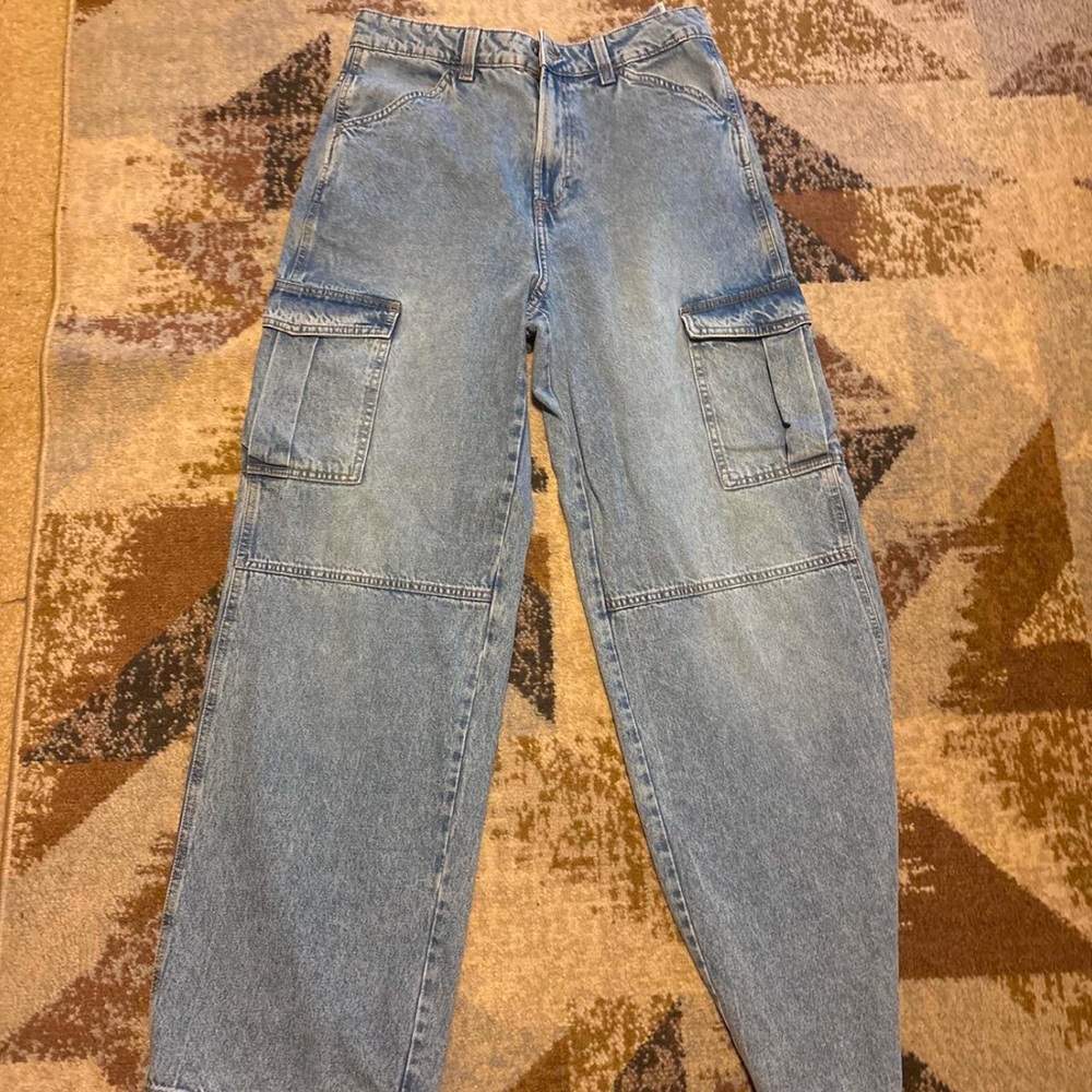 H&M Women's Light Blue Relaxed Jeans